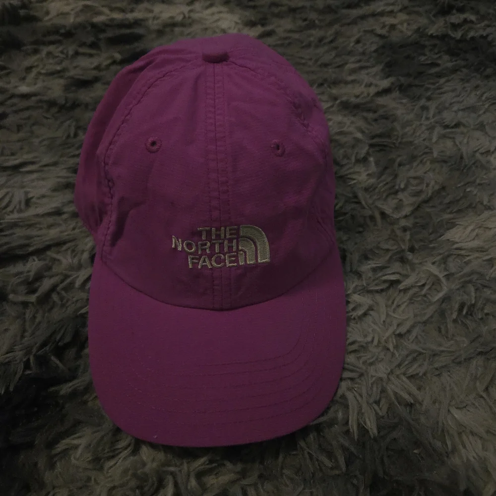 Vintage Men’s The North Face Logo Nylon Strap Back Hat